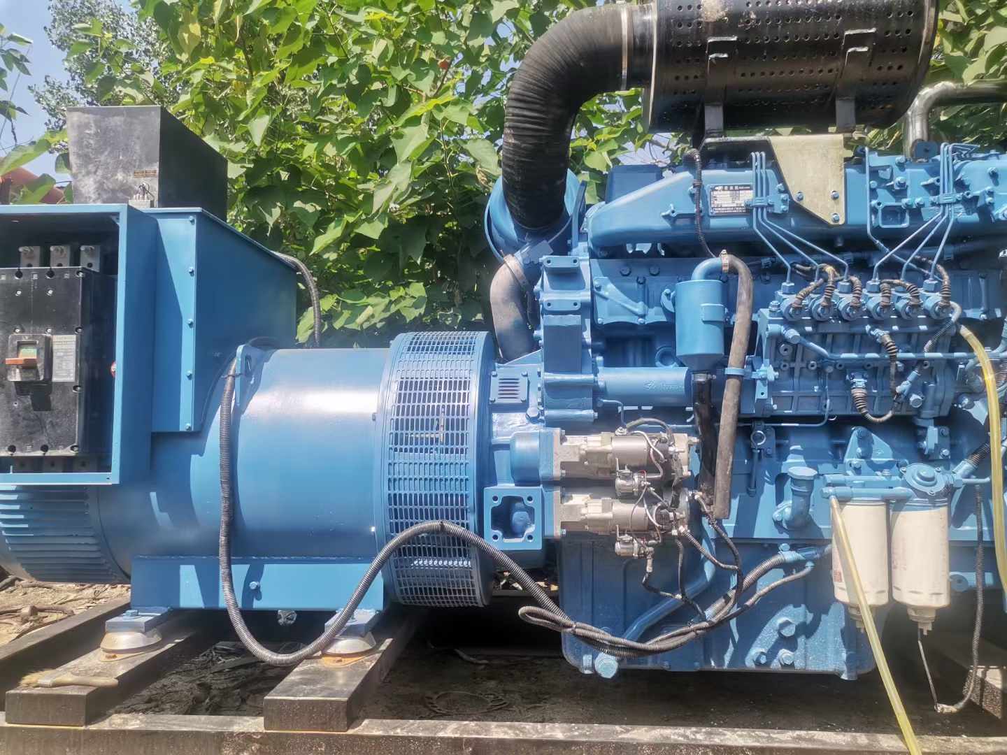 凤泉详细说明降低 800kW 柴油发电机输出电流波动的方法