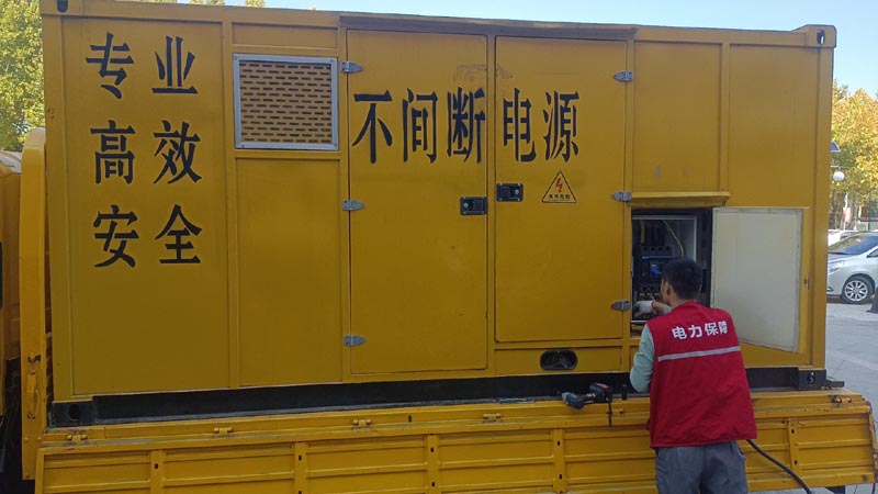 凤泉柴油发电机组和UPS电源配合使用时，如何避免切换过程中的电力中断？